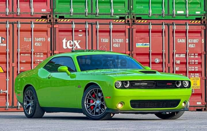 Dodge challenger SRT 6.4L v8