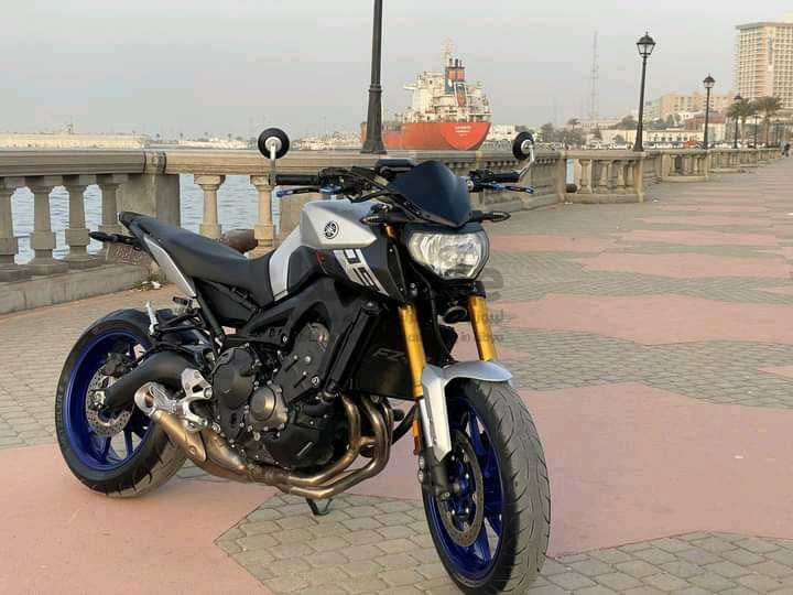 Yamaha - FZ 900cc