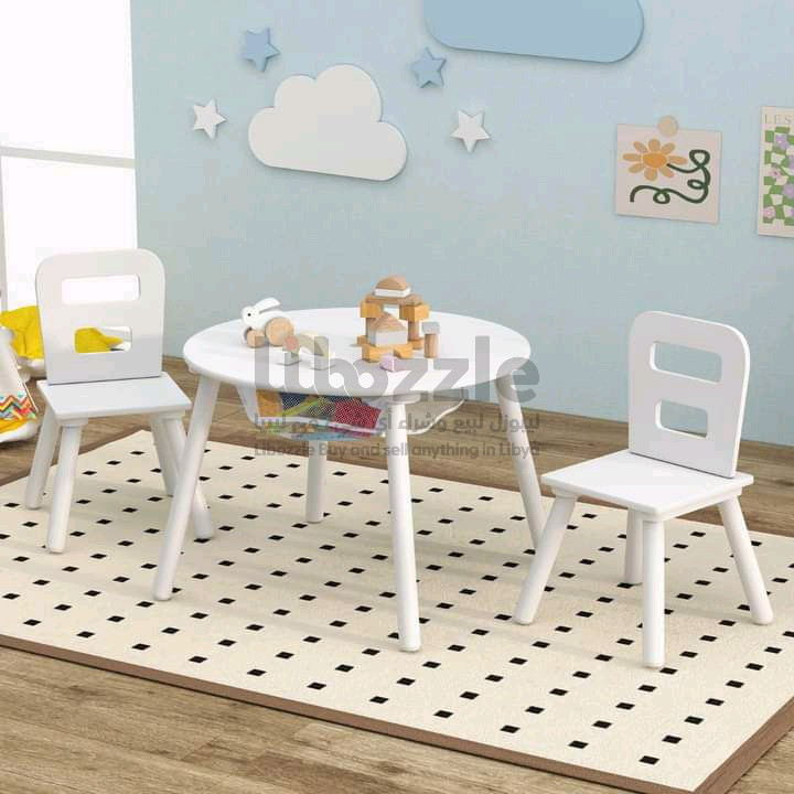 طاولة اطفال مع كرسيين