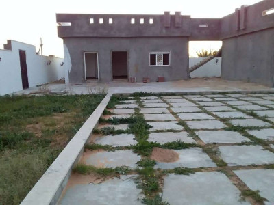 مبنى سكني للبيع التقدم للعقارات _ طرابلس