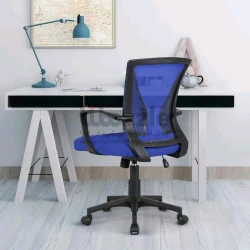 كرسي مكتبي دوار باللون الازرق 💙